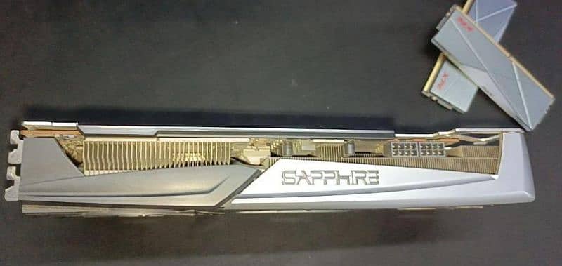 Sapphire Nitro Plus Special Edition Rx 5700 XT 8 GB. 6