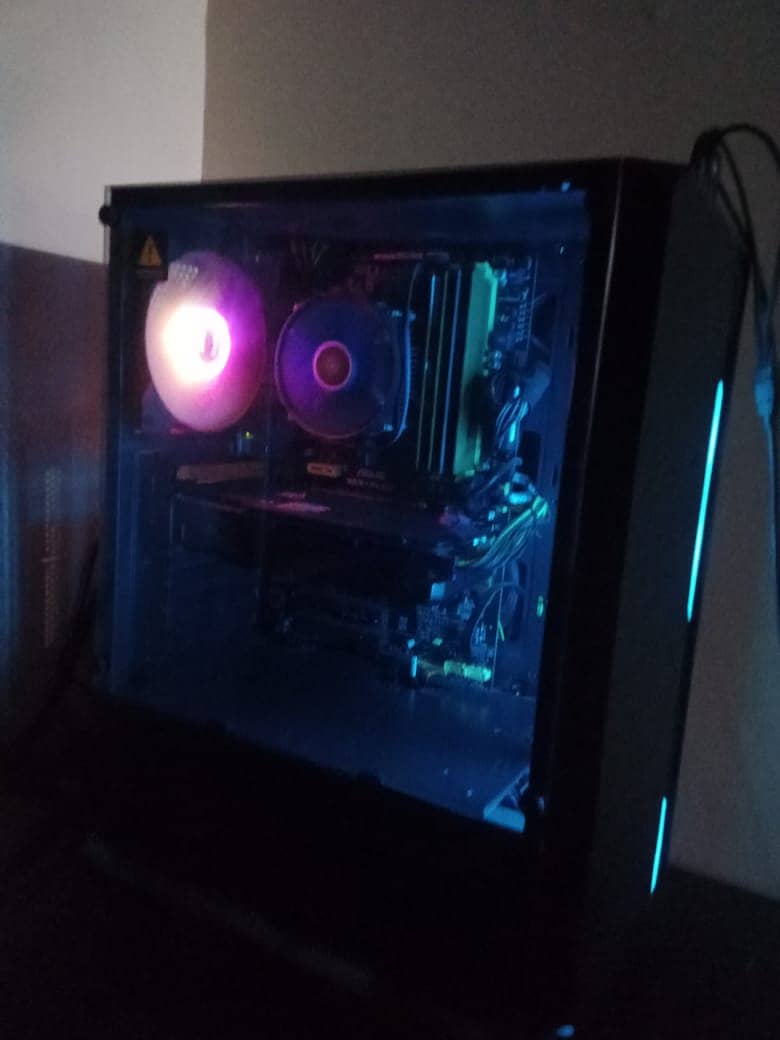 GAMING PC WITH HEAVY LIGHTNING CASE 0