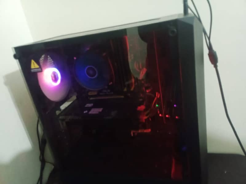 GAMING PC WITH HEAVY LIGHTNING CASE 2