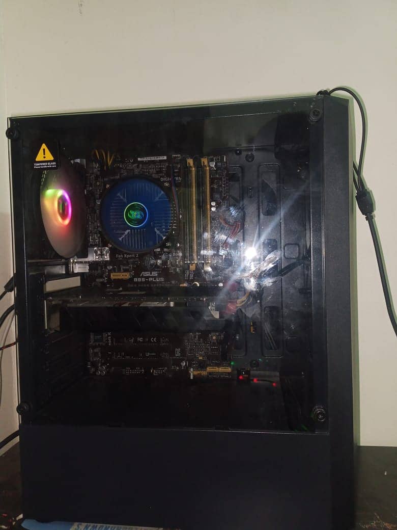 GAMING PC WITH HEAVY LIGHTNING CASE 3