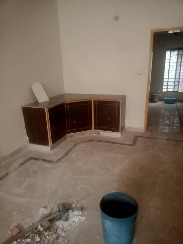 5 Marla Upper Portion For Rent in sabzazar scheme In Hot location for small Family Fori Rabta keray 2