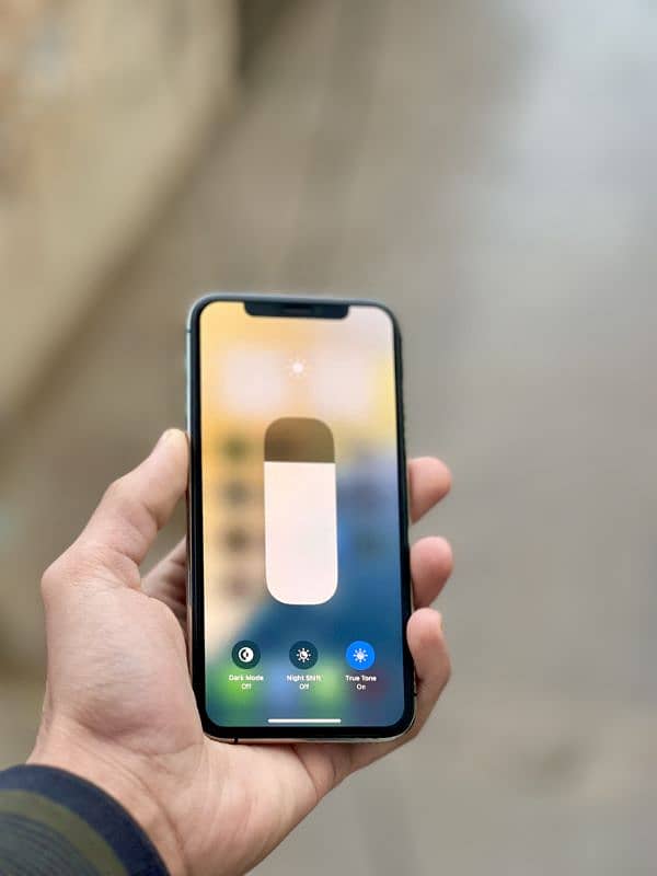 IPHONE 11 PRO 8