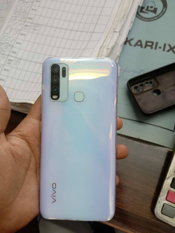 vivo y30 4 gb 128 ha all ok ha bas finger nhi chalti exchange possible 1