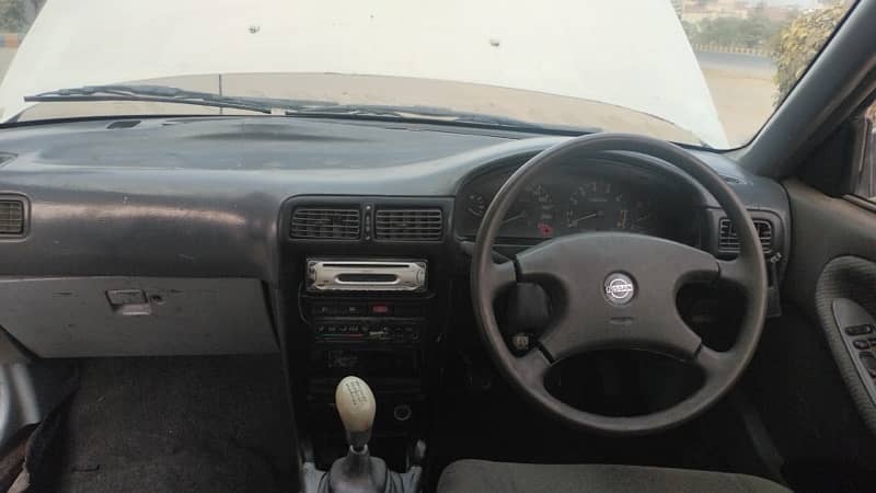 Nissan Sunny 1993 5