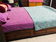 KING SIZED BED ALONGWITH DRESSING TABLE AND MATTRESS