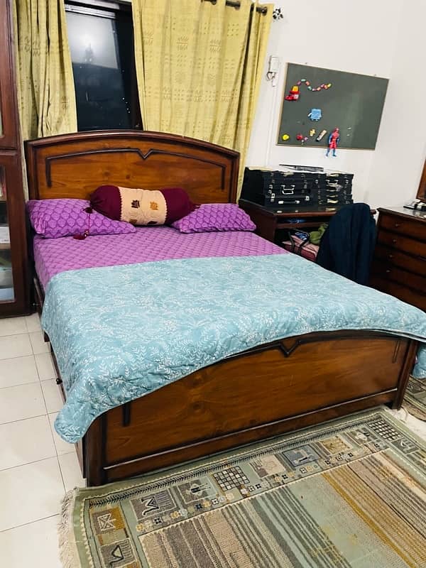 KING SIZED BED ALONGWITH DRESSING TABLE AND MATTRESS 1