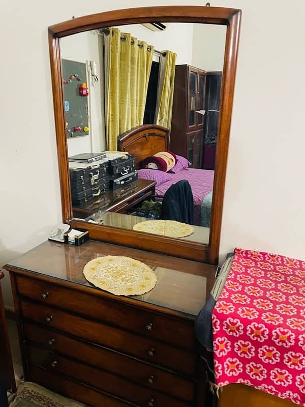 KING SIZED BED ALONGWITH DRESSING TABLE AND MATTRESS 2