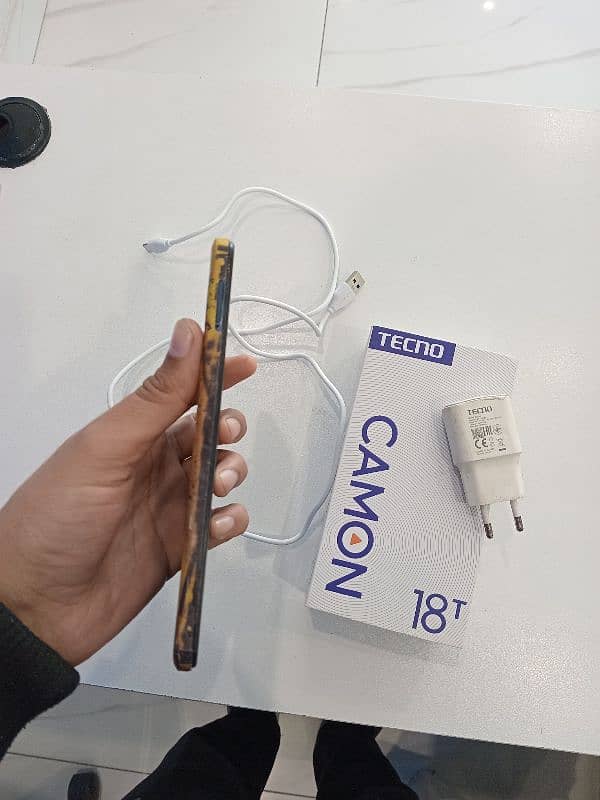 Techno camon 18T box charger 128gb 4