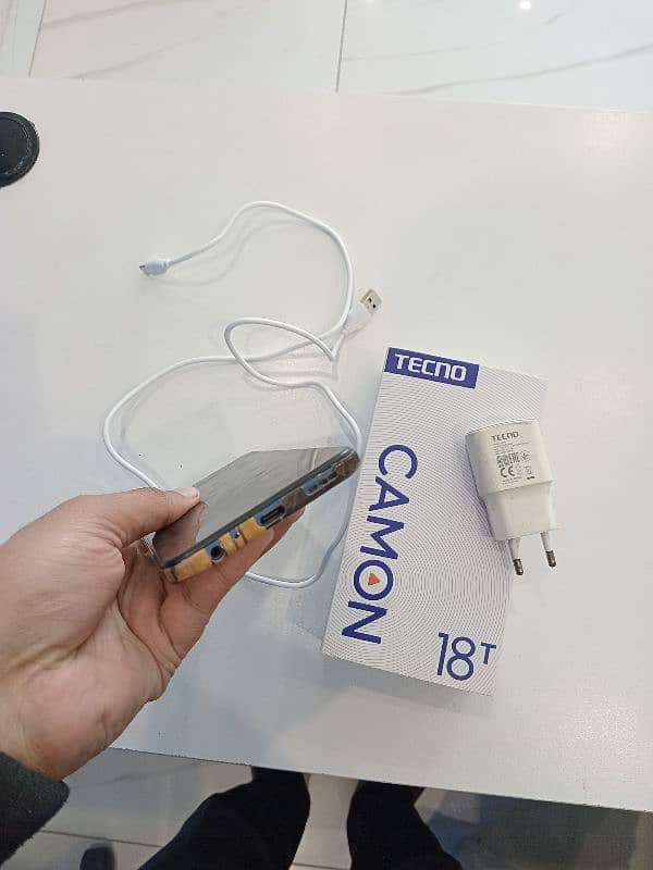 Techno camon 18T box charger 128gb 7