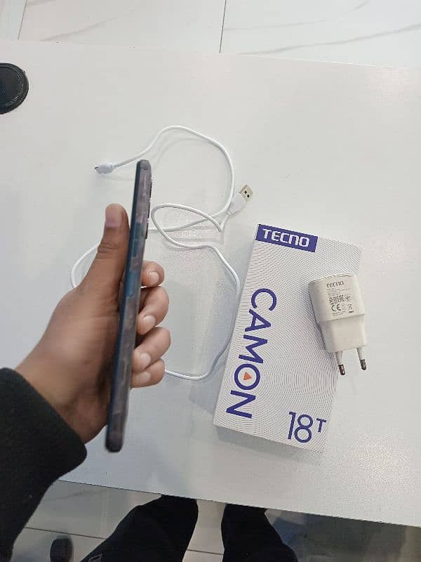 Techno camon 18T box charger 128gb 8