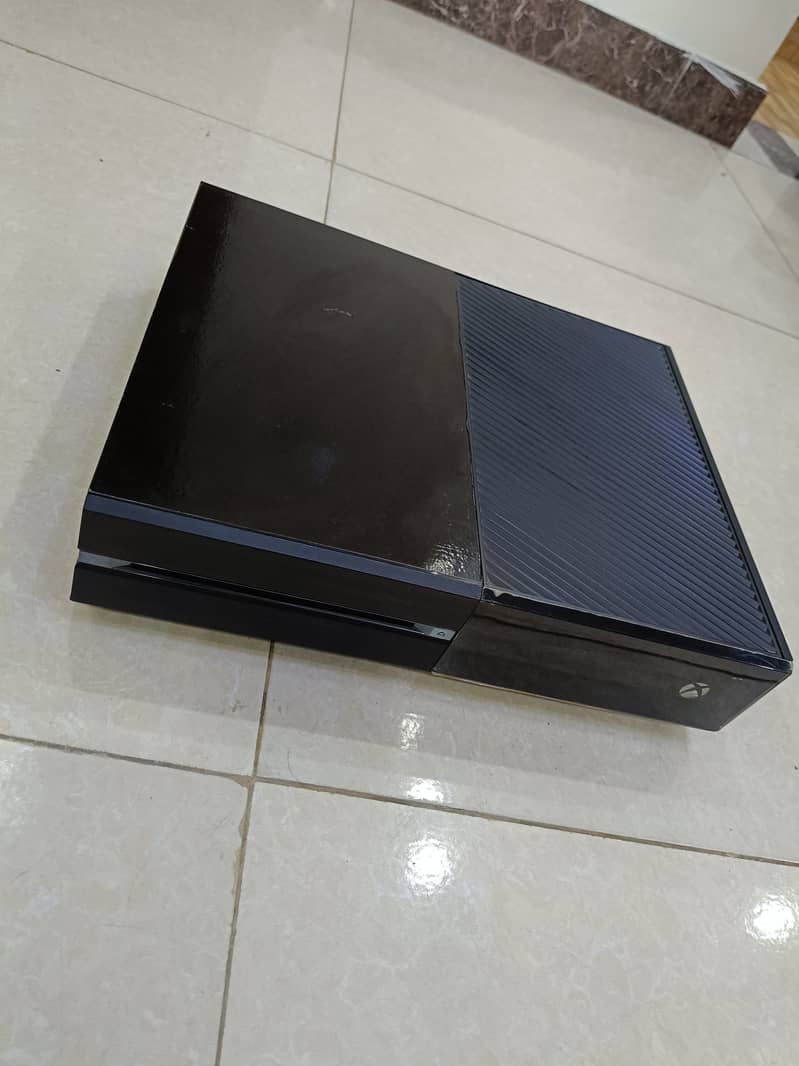 Xbox ONE  (1 terabyte) 1