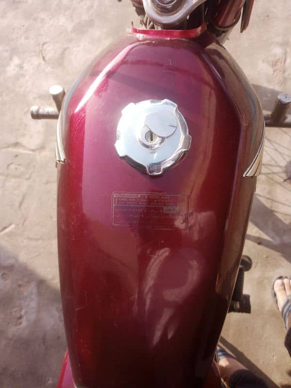 125 18 Model Original fuel tank and side covers for sale 4