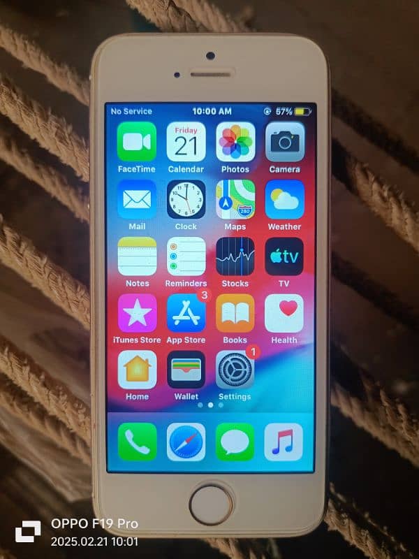 IPhone 5s mint condition nonpta 1