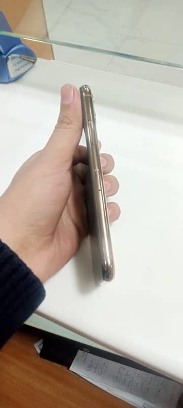 i phone 11 pro PTA APPROVED in very good condition 3