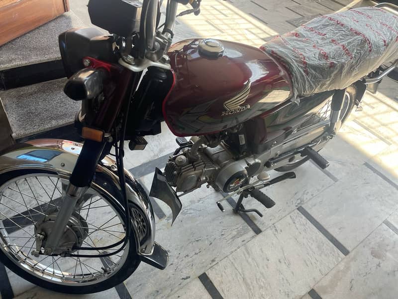 Lush Condition -- Urgent Sale Honda CD 70 2023 4