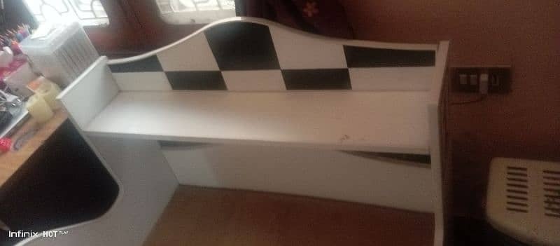 sale kids single racing car bed with one sidetable. 1