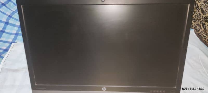 HP EliteDisplay E240c 23.8-inch Video Conferencing Monitor 6