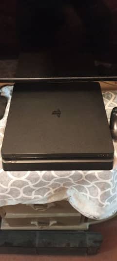 PS4 Slim + Internal 3tb HDD + 50 games installed + Box