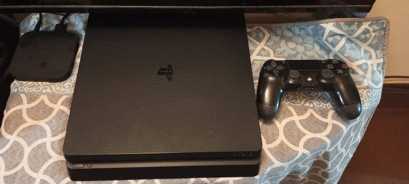 PS4 Slim + Internal 3tb HDD + 50 games installed + Box 2