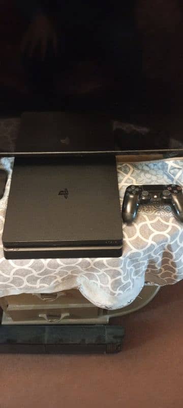 PS4 Slim + Internal 3tb HDD + 50 games installed + Box 3