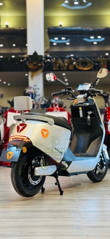 YADEA EBIKE EV SCOOTER SCOOTY RUBIN M3 EPOC G5 T5 GT 30 GIRLS MALE BOY 8
