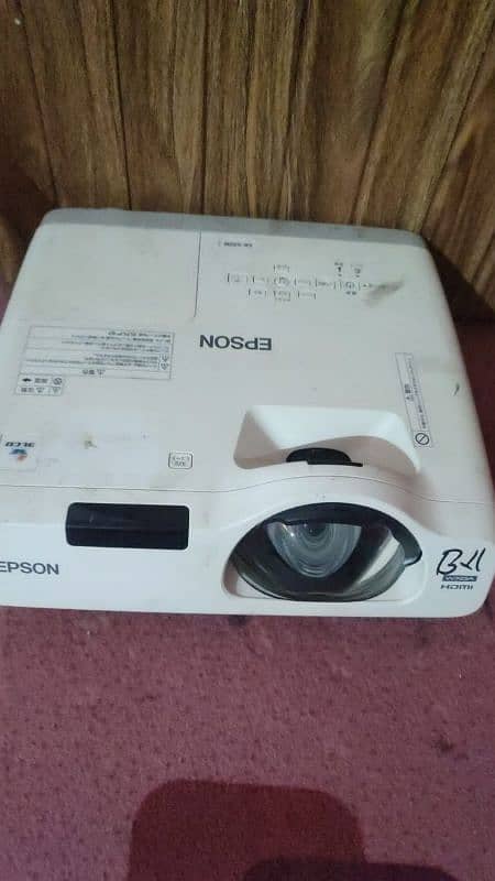 Branded HDMI & VGA Projectors available for sale 3