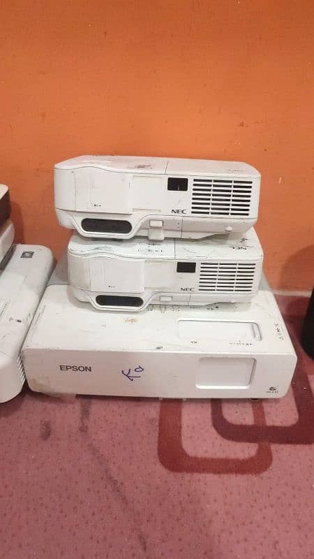 Branded HDMI & VGA Projectors available for sale 5