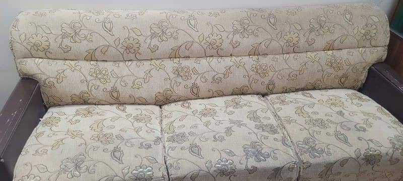 sofa set used in very reasonable price 1