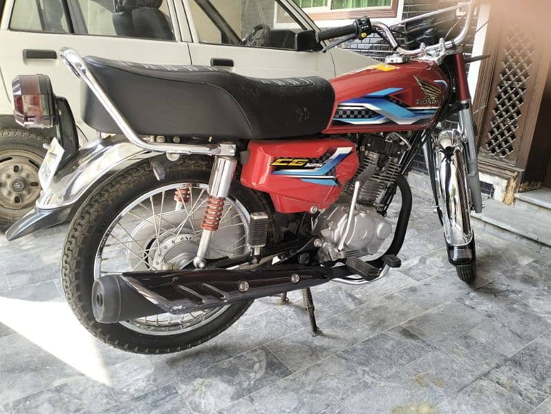 I am selling my Honda CG 125 Only 1600 km driven 0