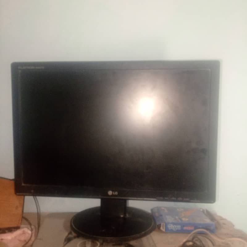 LCD he serif computer ke liye he Baki sub ok he 24 inch LCD he 0