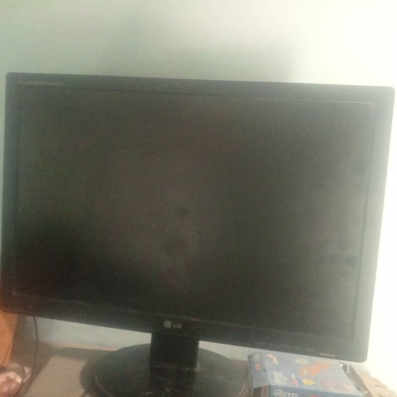 LCD he serif computer ke liye he Baki sub ok he 24 inch LCD he 1