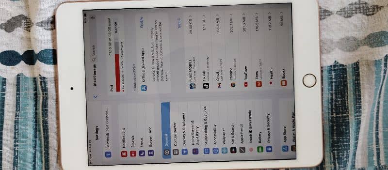 IPAD MINI5 full 10by10 condition like new 2