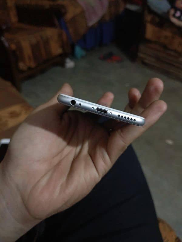 Iphone 6 Non Lush Condition 4