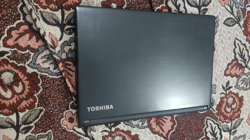 Toshiba Dynabook Core i5 6th generation,4 gb ram,320 hdd,3 hrs battery 5