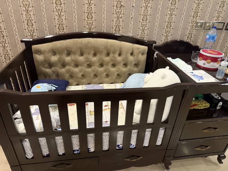 Cot + mattress + changing table 7