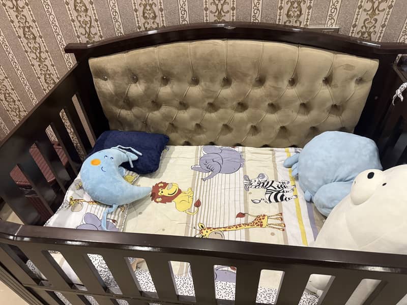 Cot + mattress + changing table 8