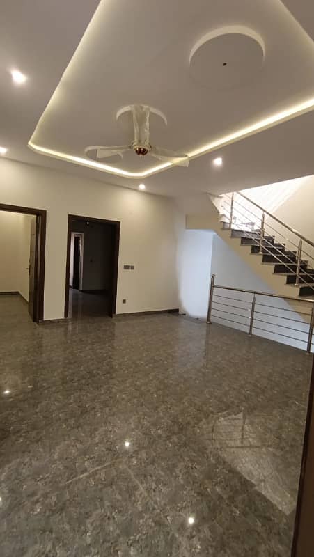 8 MARLA BRAND NEW HOUSE AVAILABLE FOR RENT IN RAFI BLOCK BAHRIA TOWN 0