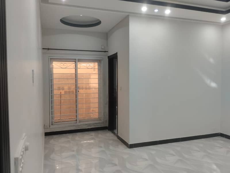 10 MARLA UPER PROTION AVAILABLE FOR RENT IN BAHRIA TOWN PHASE 8 SECTOR C 3