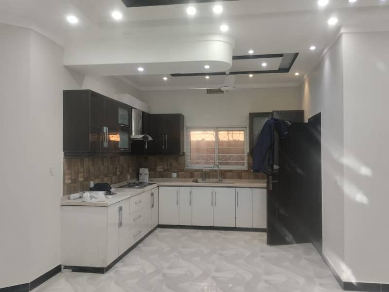 10 MARLA UPER PROTION AVAILABLE FOR RENT IN BAHRIA TOWN PHASE 8 SECTOR C 19