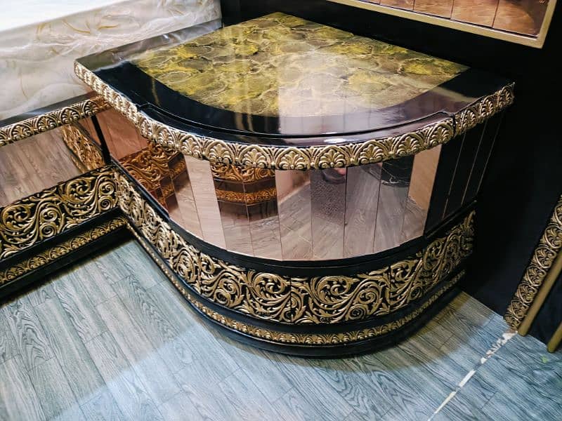 New Turkish Furniture Set in Black and Gold Polish with Shamp Mirror 7