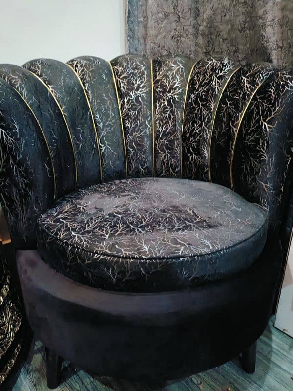 New Turkish Furniture Set in Black and Gold Polish with Shamp Mirror 18