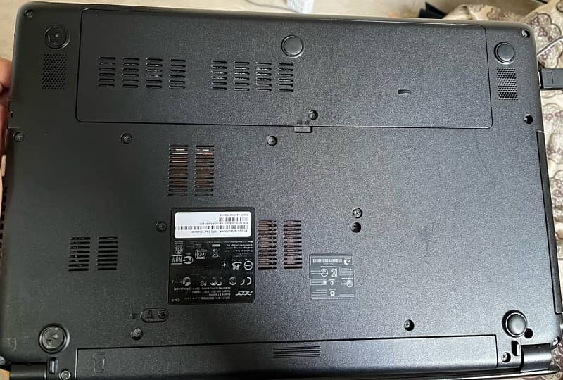 Acer Aspire E1-572G 3