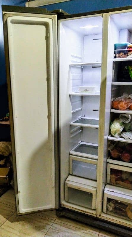 Side by Side Samsung Refrigerator (No frost) Invertor 5