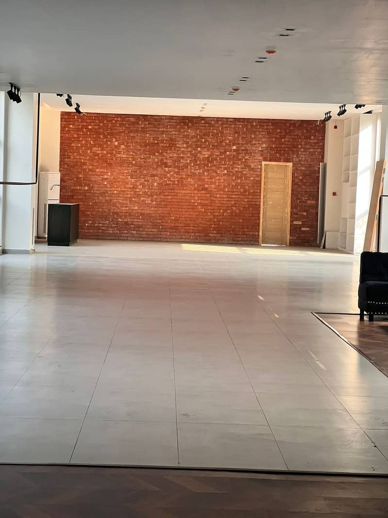 Gulberg Main Boulevard 5000 Square Feet Hall For Office 3