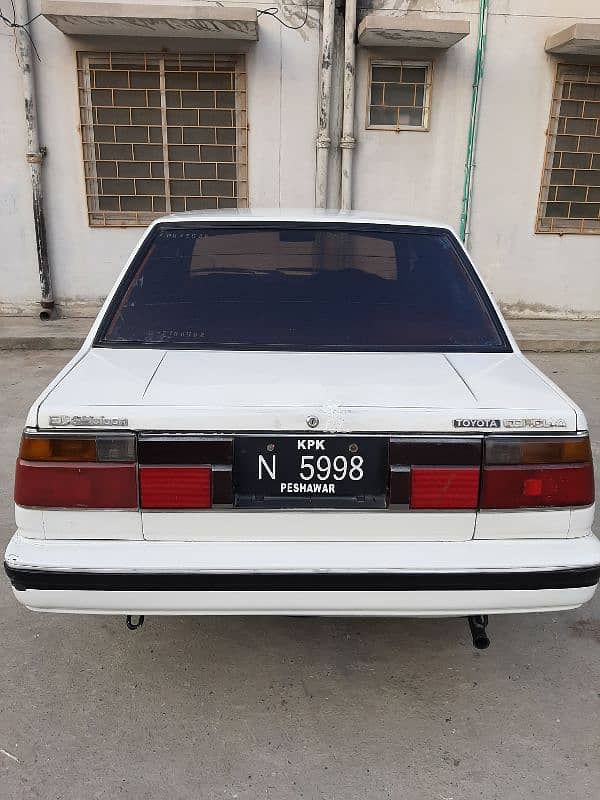 Toyota Corolla DX Saloon 1987 7