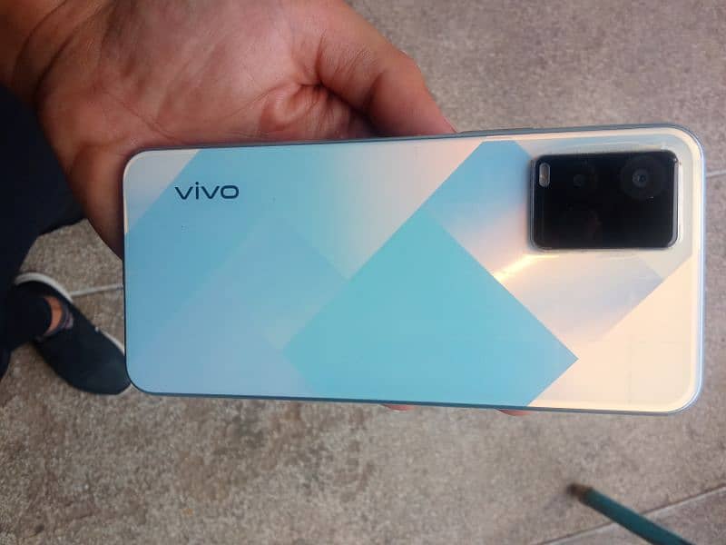 vivo y33s  sale used but in new condition 0