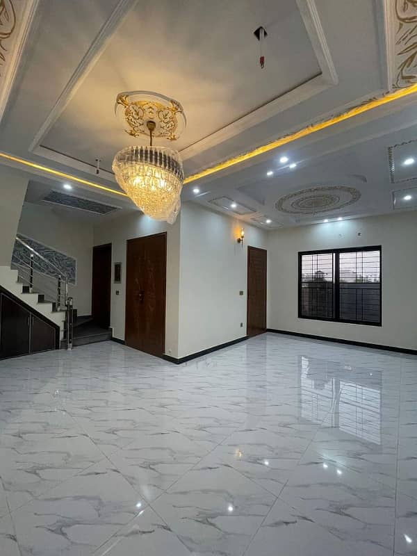 BRAND NEW 10 MARLA FULL HOUSE AVAILABLE FOR RENT IN SECTOR D BAHRIA TOWN LAHORE 12