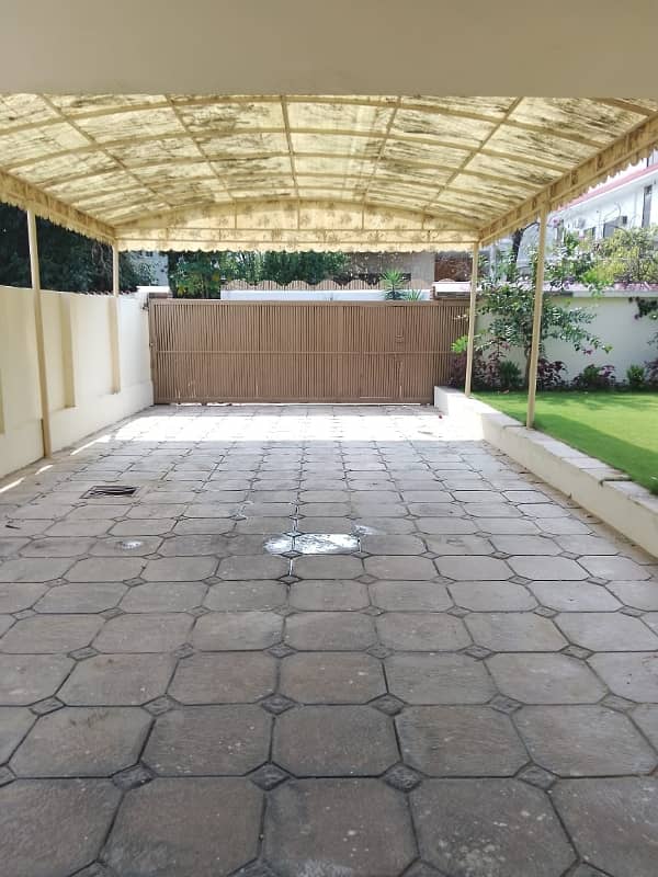 house for sale in f8 main margalla road 13