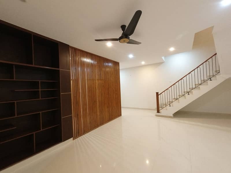 400 Square Yards House For sale In F-11/2 Islamabad 8