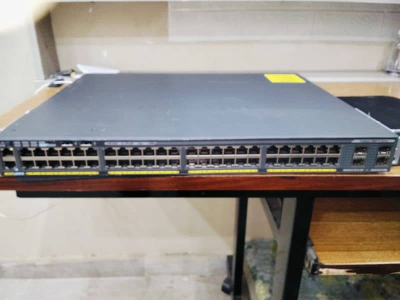 Cisco 48 Port Gigabit POE manageable Switch 0
